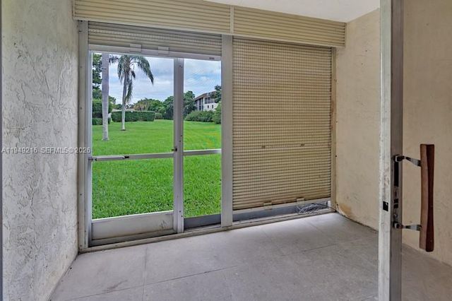 2200 Springdale Blvd 110, Palm Springs, FL 33461