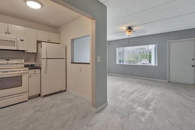 2200 Springdale Blvd 110, Palm Springs, FL 33461