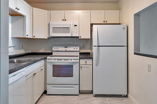 2200 Springdale Blvd 110, Palm Springs, FL 33461