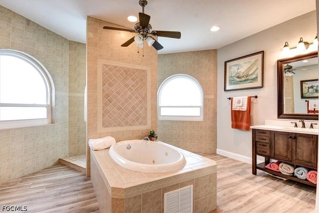 420 SE 32nd ST, Cape Coral, FL 33904