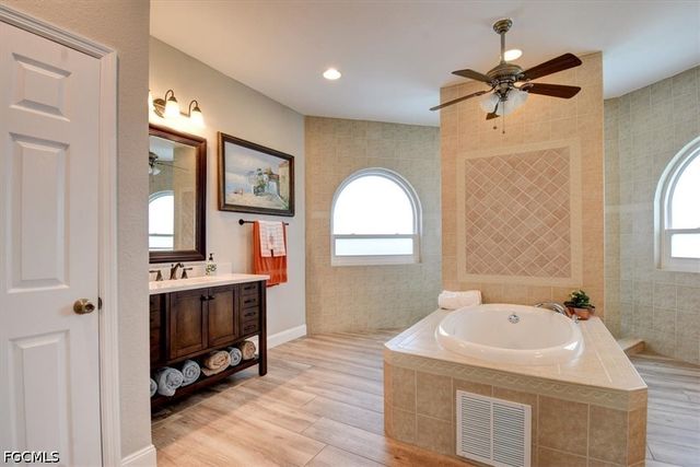 420 SE 32nd ST, Cape Coral, FL 33904