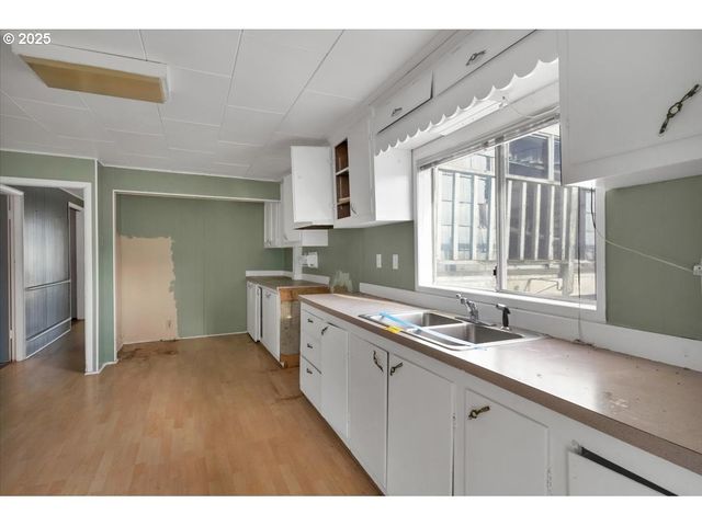 1110 6TH Ave, Seaside, OR 97138