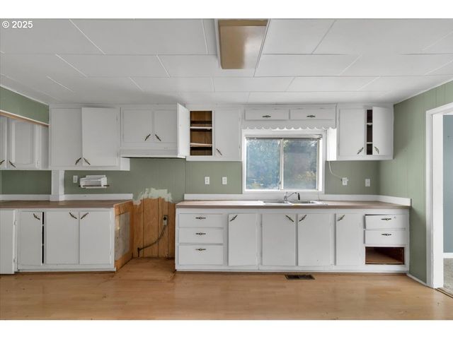 1110 6TH Ave, Seaside, OR 97138