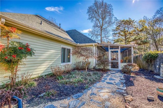 770 Hunters Lane, Loganville, GA 30052