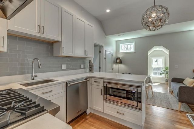 18 Sacramento Pl 2, Cambridge, MA 02138