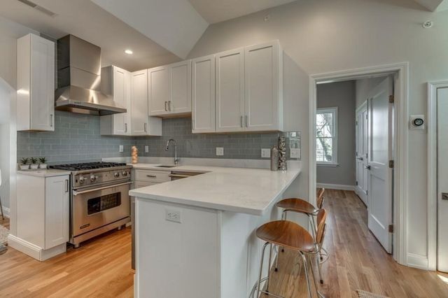 18 Sacramento Pl 2, Cambridge, MA 02138