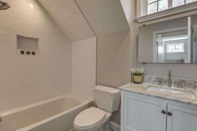 18 Sacramento Pl 2, Cambridge, MA 02138
