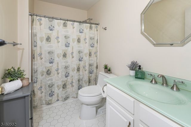 44 Rock Creek Woods Dr, Lambertville City, NJ 08530