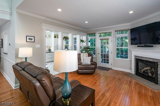 44 Rock Creek Woods Dr, Lambertville City, NJ 08530