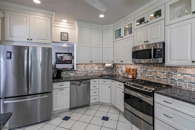44 Rock Creek Woods Dr, Lambertville City, NJ 08530