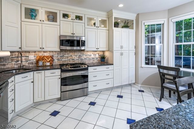 44 Rock Creek Woods Dr, Lambertville City, NJ 08530