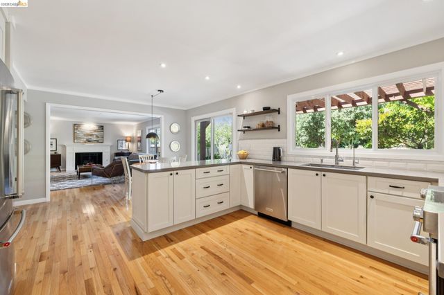 15 Dias Ct, El Sobrante, CA 94803