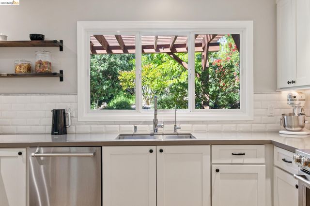 15 Dias Ct, El Sobrante, CA 94803