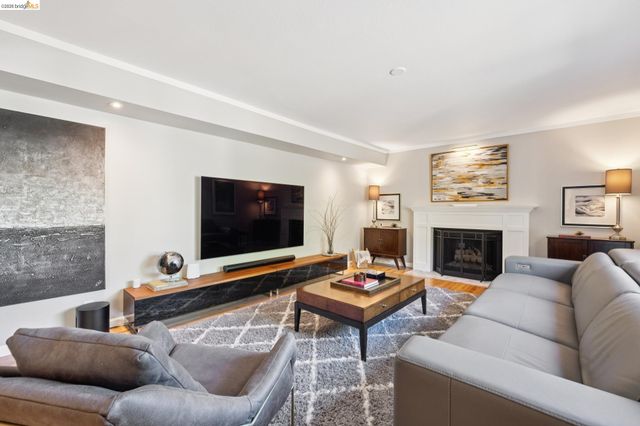 15 Dias Ct, El Sobrante, CA 94803