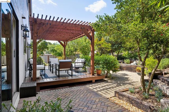 15 Dias Ct, El Sobrante, CA 94803