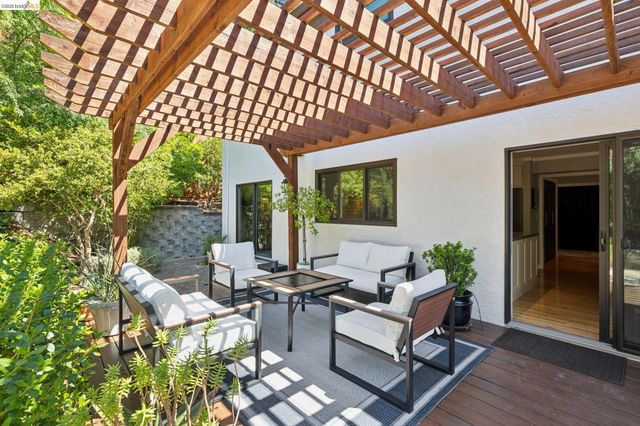 15 Dias Ct, El Sobrante, CA 94803