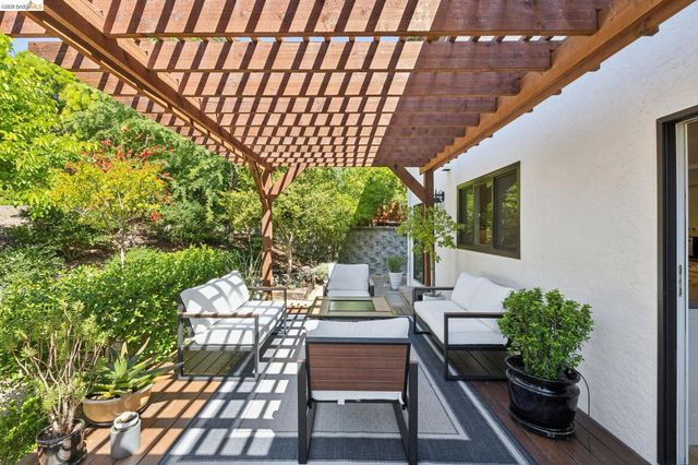 15 Dias Ct, El Sobrante, CA 94803