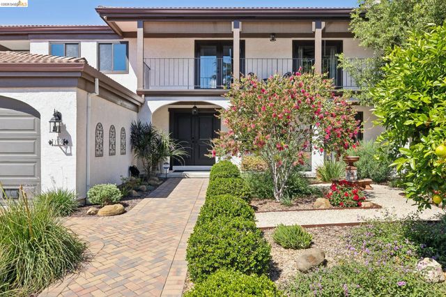 15 Dias Ct, El Sobrante, CA 94803