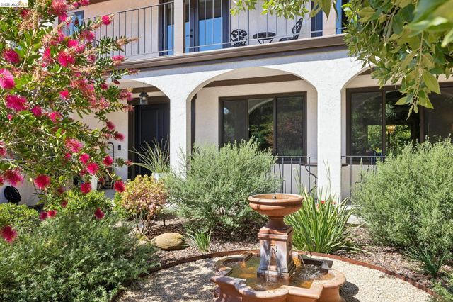 15 Dias Ct, El Sobrante, CA 94803