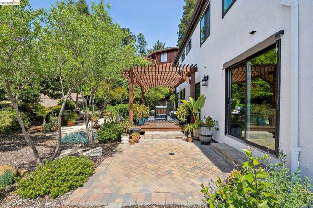 15 Dias Ct, El Sobrante, CA 94803