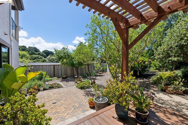 15 Dias Ct, El Sobrante, CA 94803