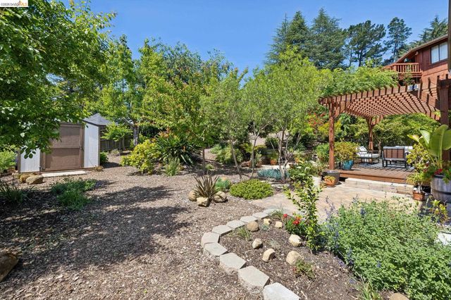 15 Dias Ct, El Sobrante, CA 94803