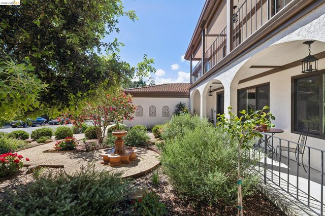 15 Dias Ct, El Sobrante, CA 94803