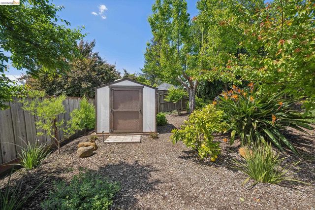 15 Dias Ct, El Sobrante, CA 94803