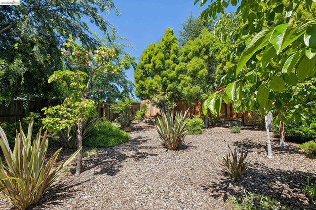 15 Dias Ct, El Sobrante, CA 94803