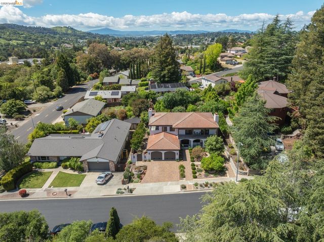 15 Dias Ct, El Sobrante, CA 94803