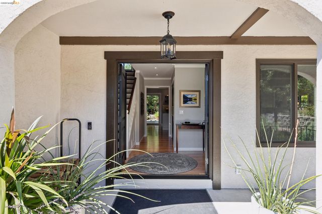 15 Dias Ct, El Sobrante, CA 94803