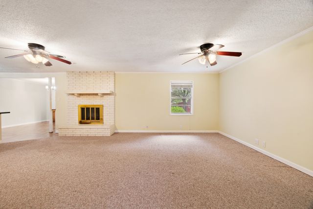 3225 E Houston Street, Paris, TX 75460