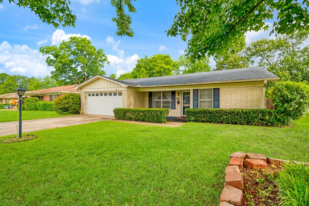 3225 E Houston Street, Paris, TX 75460