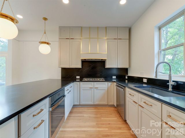 1174 Park West Drive, Charlotte, NC 28209