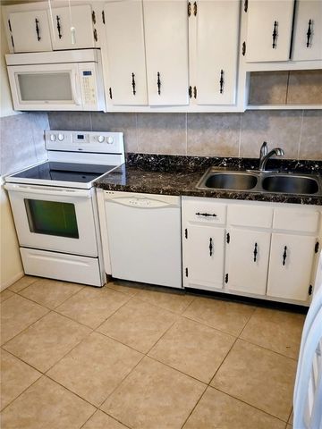 245 CENTER ROAD 109, Venice, FL 34285