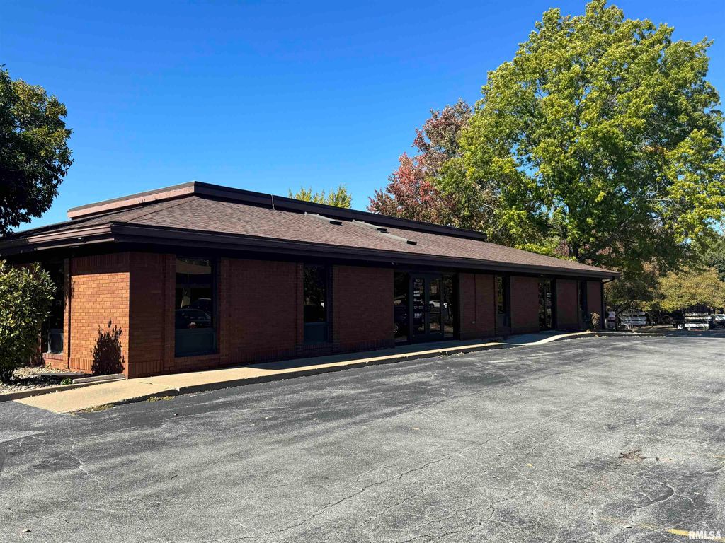 612 35TH Avenue, Moline, IL 61265