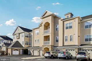 4 FALCON DR #UNIT 302, Holland, PA 18966
