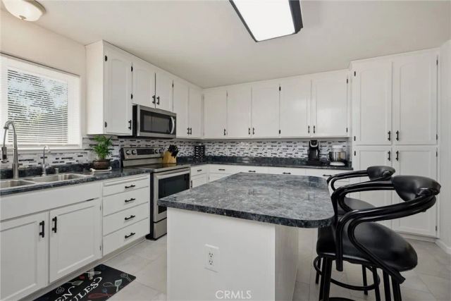 18685 Oak Grove, Hidden Valley Lake, CA 95467