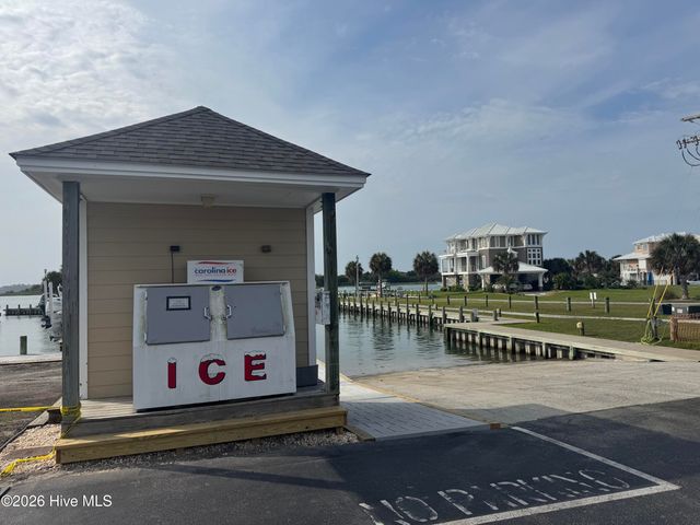 650 Cedar Point Boulevard H4, Cedar Point, NC 28584