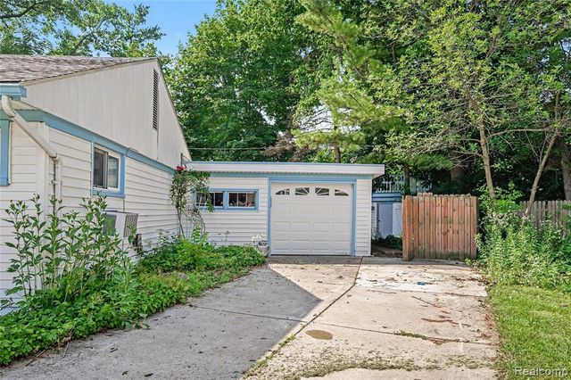 29655 Winter Court, Garden City, MI 48135