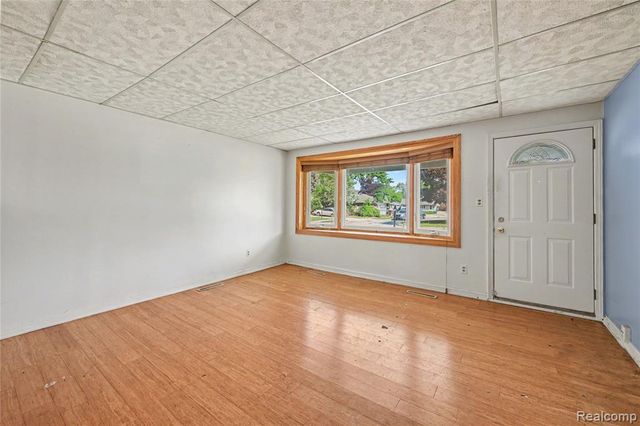 29655 Winter Court, Garden City, MI 48135