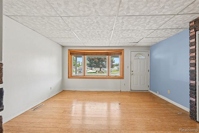 29655 Winter Court, Garden City, MI 48135