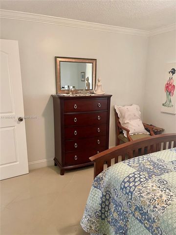 3940 NW 42nd Ave 319, Lauderdale Lakes, FL 33319