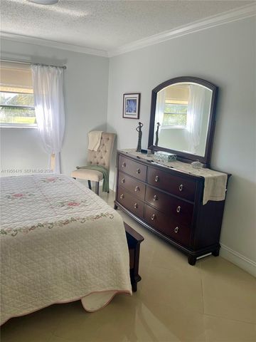 3940 NW 42nd Ave 319, Lauderdale Lakes, FL 33319