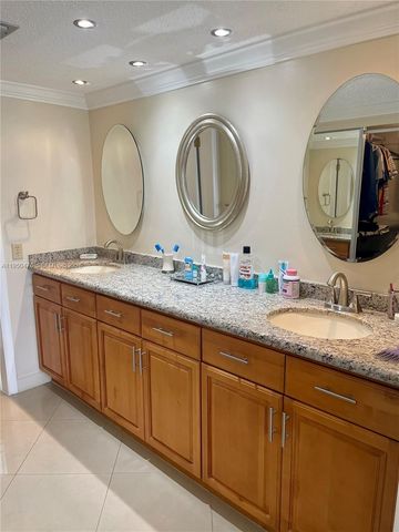 3940 NW 42nd Ave 319, Lauderdale Lakes, FL 33319