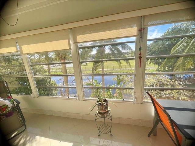 3940 NW 42nd Ave 319, Lauderdale Lakes, FL 33319
