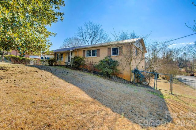 24 W Berkley Street, Granite Falls, NC 28630