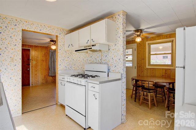 24 W Berkley Street, Granite Falls, NC 28630