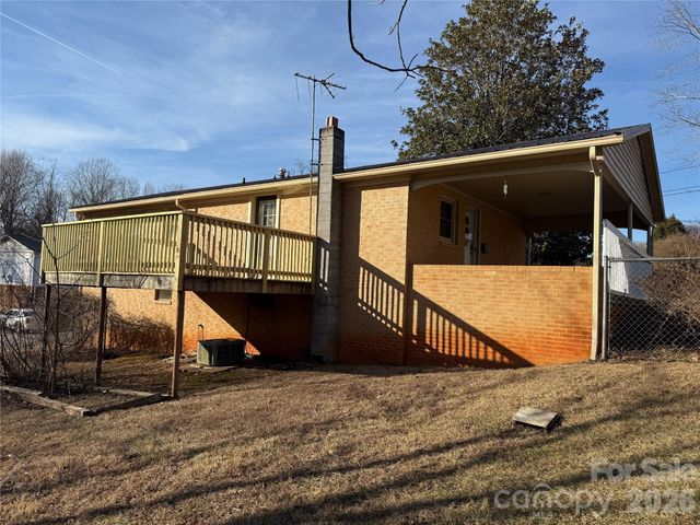 24 W Berkley Street, Granite Falls, NC 28630