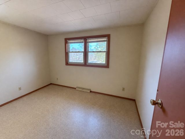 24 W Berkley Street, Granite Falls, NC 28630
